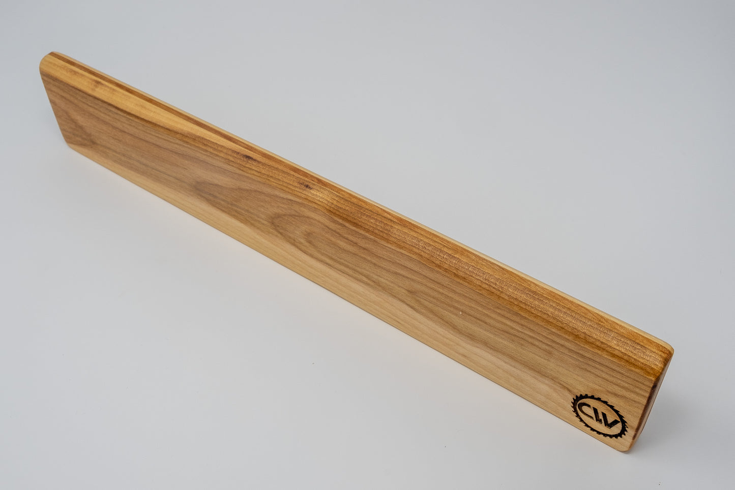 Magnetic knife holder in ash wood